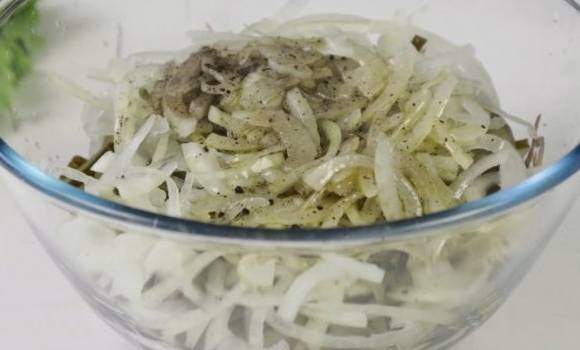 Мясной салат с огурцами Мясной салат с огурцами