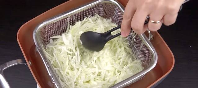 Капустные оладьи в духовке