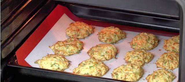 Капустные оладьи в духовке