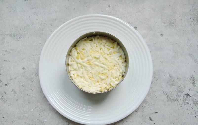 Салат «Лесная поляна» с опятами и копченой курицей