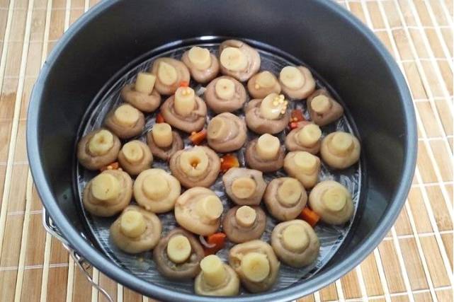 Салат «Лесная поляна» с копченой курицей