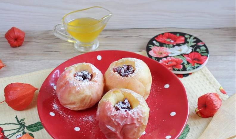 Запеченные яблоки в мультиварке Редмонд