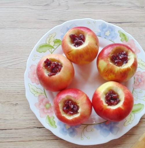 Запеченные яблоки в мультиварке Редмонд