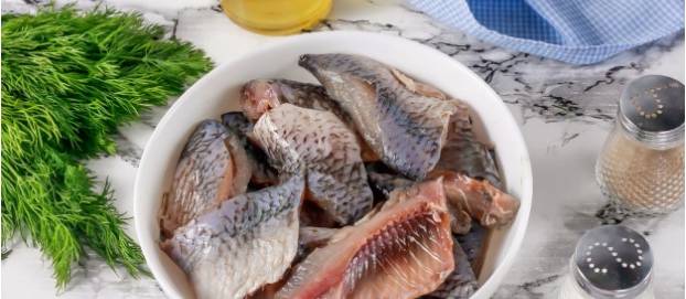 Котлеты из карася с костями через мясорубку