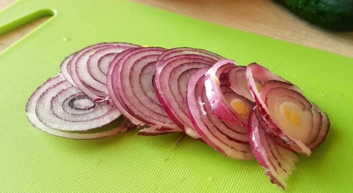 Овощной салат с листьями салата