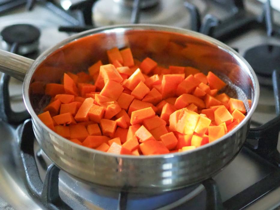 Суп-пюре из тыквы с курицей и сливками
