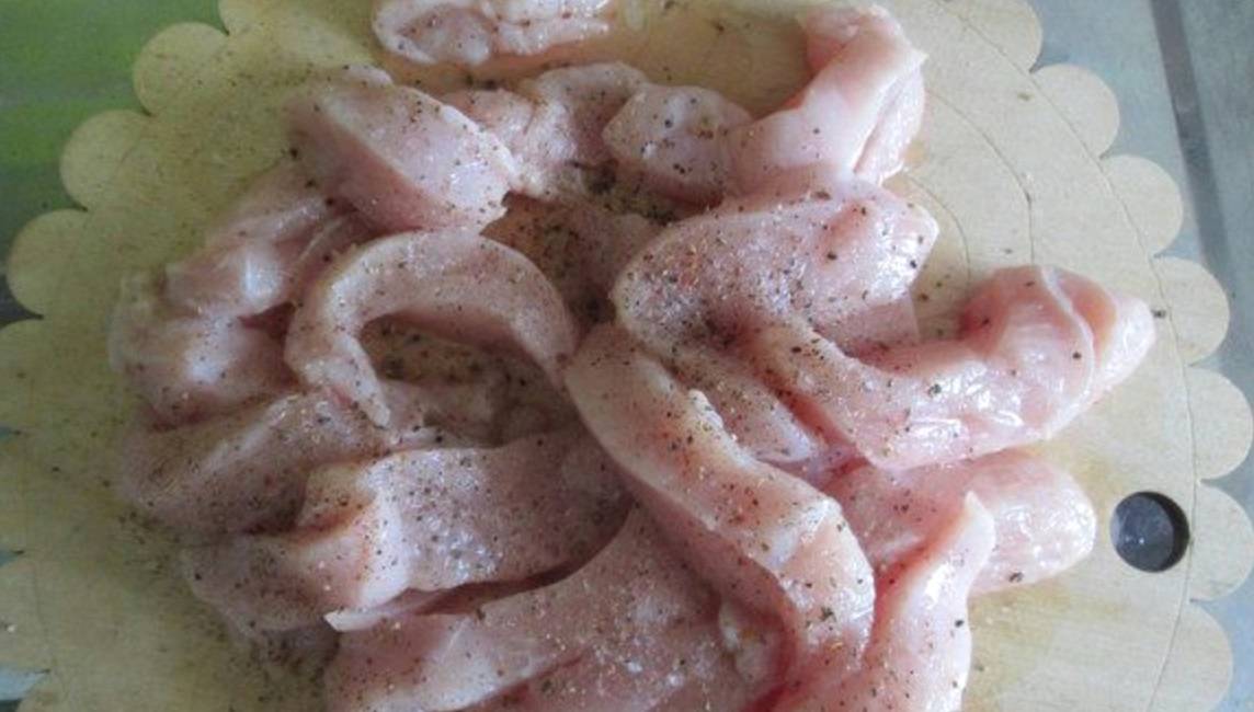 Овощной салат с куриной грудкой