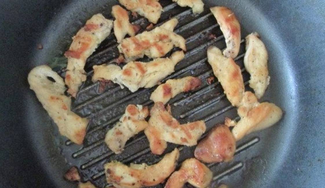 Овощной салат с куриной грудкой