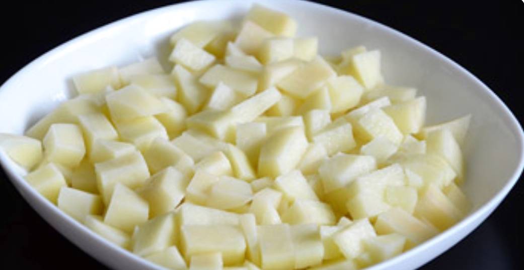 Рыбный суп из красной рыбы с перловкой и картошкой