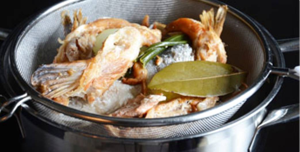Рыбный суп из красной рыбы с перловкой и картошкой