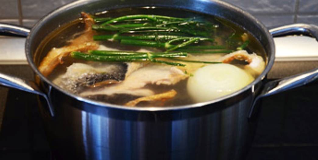 Рыбный суп из красной рыбы с перловкой и картошкой