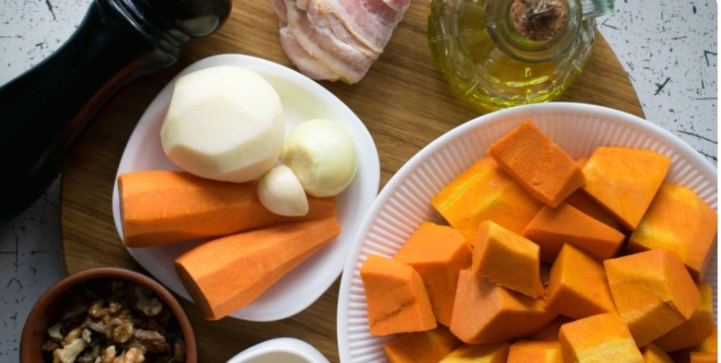 Тыквенный суп с беконом и сливками