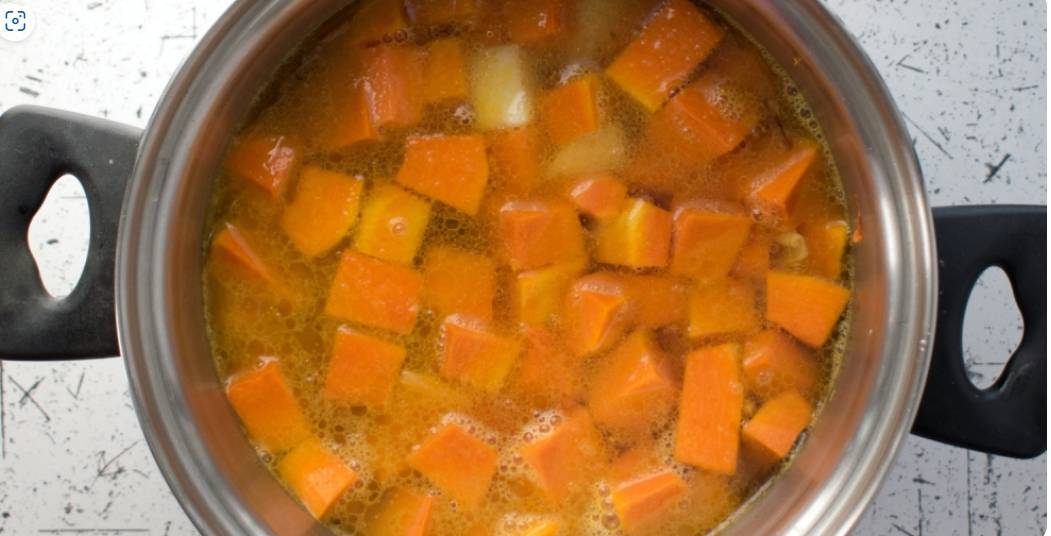Тыквенный суп с беконом и сливками