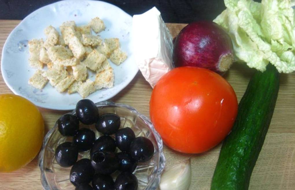 Овощной салат с маслинами Овощной салат с маслинами