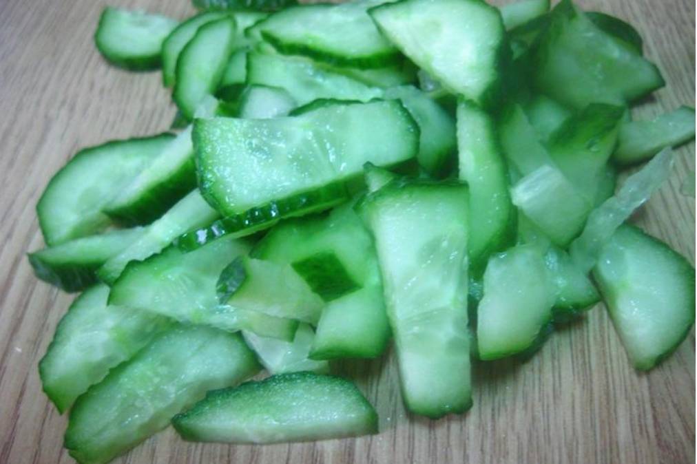 Овощной салат с маслинами Овощной салат с маслинами