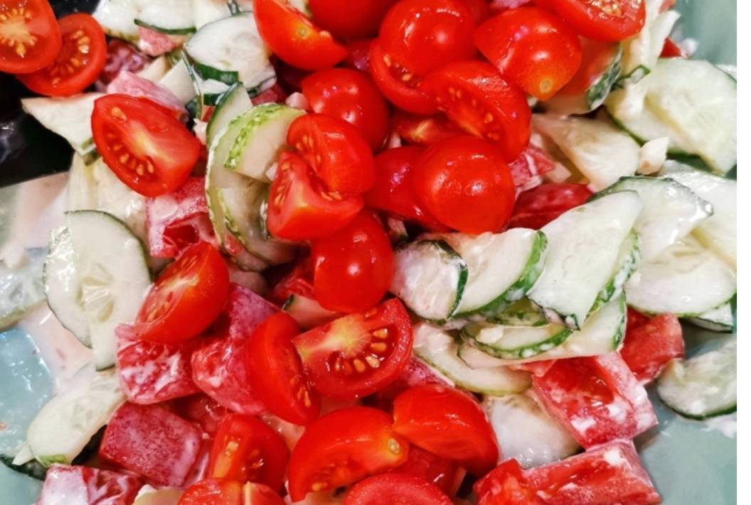 Овощной салат с песто