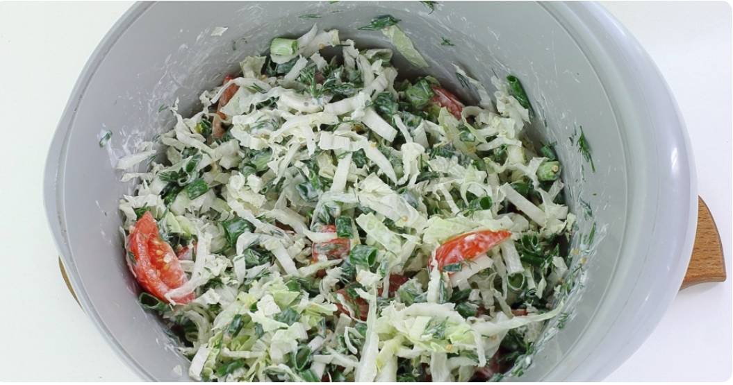 Овощной салат с пекинской капустой и помидорами Овощной салат с пекинской капустой и помидорами