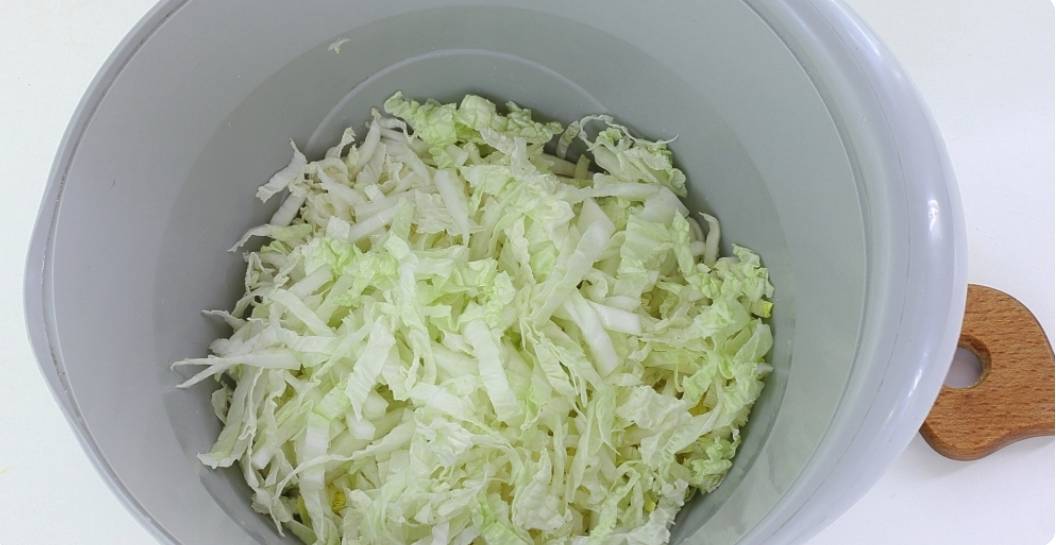 Овощной салат с пекинской капустой и помидорами Овощной салат с пекинской капустой и помидорами