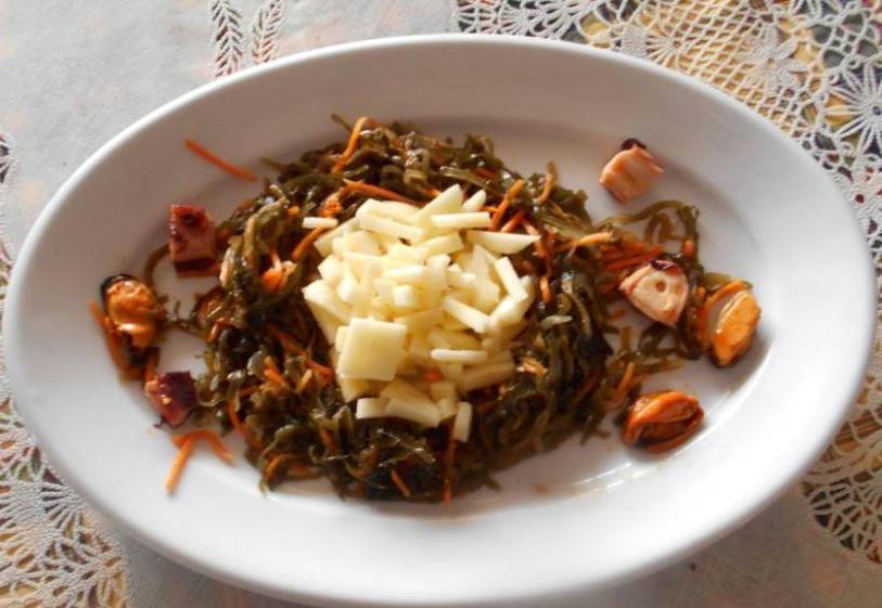 Салат с морепродуктами в масле