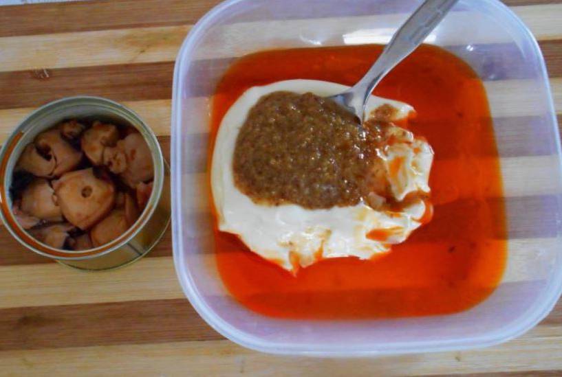 Салат с морепродуктами в масле