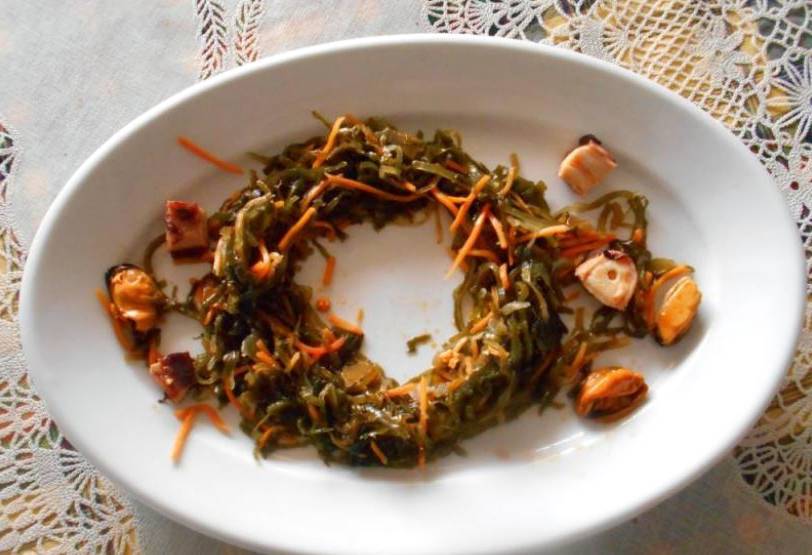 Салат с морепродуктами в масле
