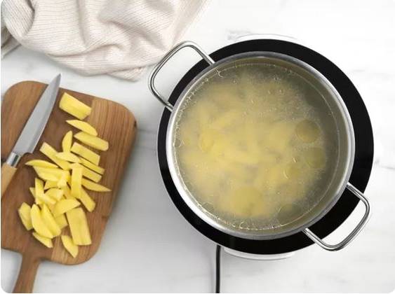 Куриный суп с картофелем и морковью