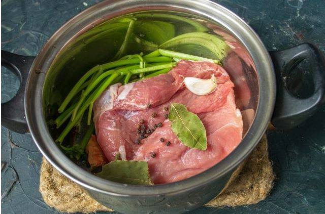 Суп с консервированной фасолью и мясом