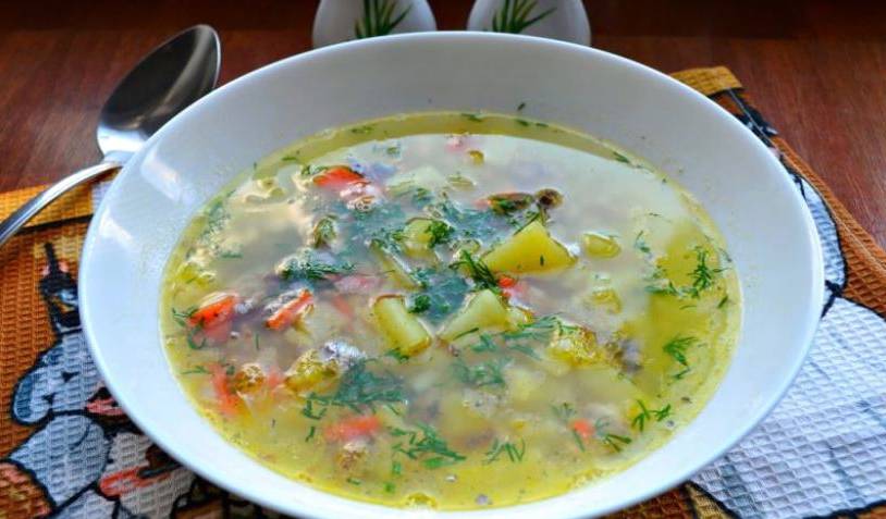 Суп с консервированной сардиной и рисом