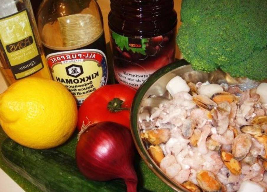 Салат с морепродуктами без майонеза на праздничный стол Салат с морепродуктами без майонеза на праздничный стол