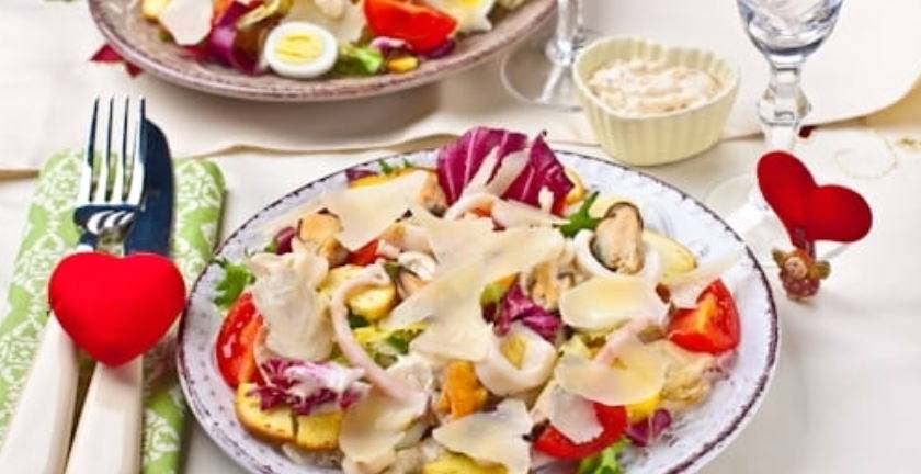Салат с маринованными морепродуктами