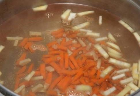Суп из замороженных грибов с перловкой и картошкой