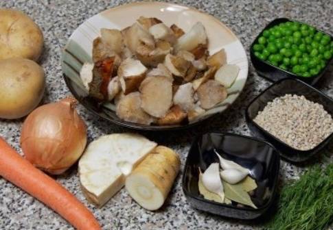 Суп из замороженных грибов с перловкой и картошкой