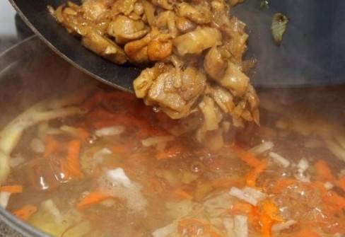 Суп из замороженных грибов с перловкой и картошкой
