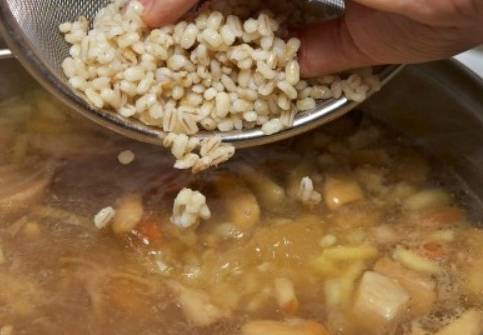 Суп из замороженных грибов с перловкой и картошкой