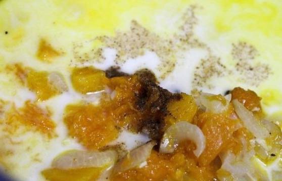 Тыквенный суп-пюре с курицей и сыром