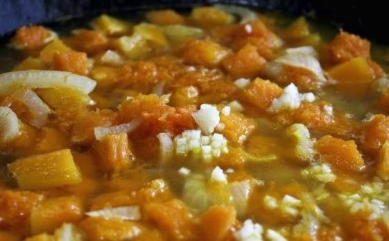 Тыквенный суп-пюре с курицей и сыром