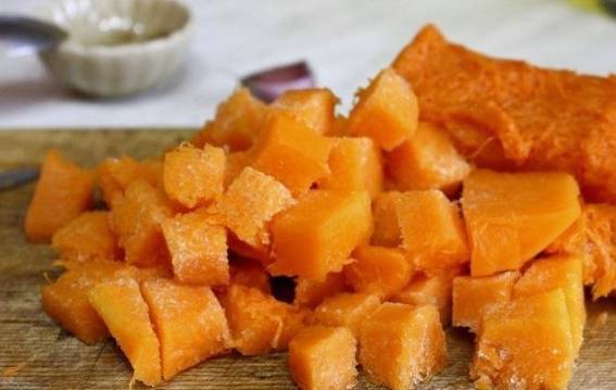 Тыквенный суп-пюре с курицей и сыром