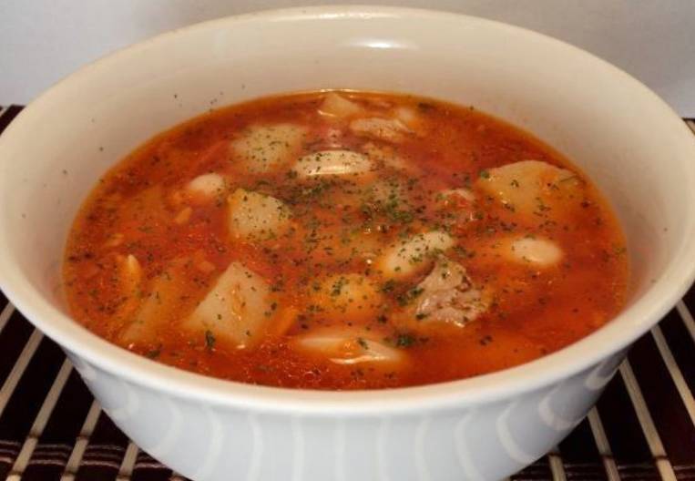 Суп с белой фасолью и мясом