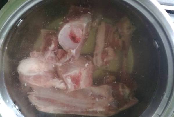 Суп со свиными ребрышками и картошкой