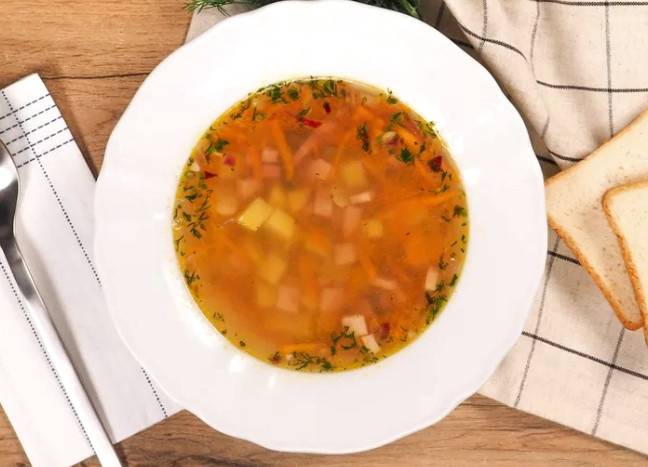 Суп с чечевицей, картофелем и копченостями