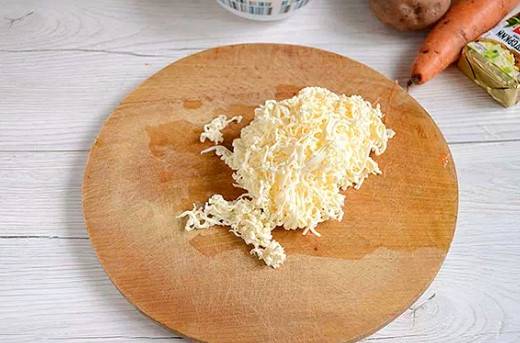 Куриный суп с плавленым сыром и картошкой