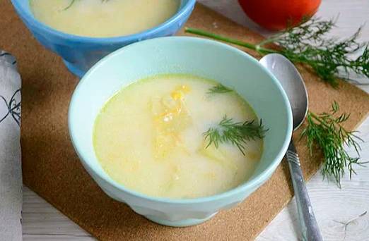 Куриный суп с плавленым сыром и картошкой