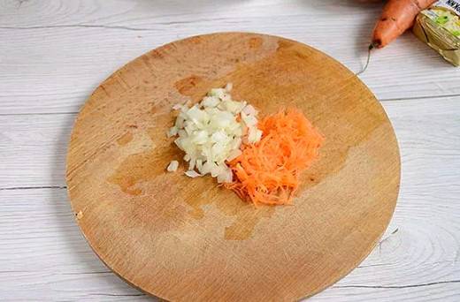 Куриный суп с плавленым сыром и картошкой