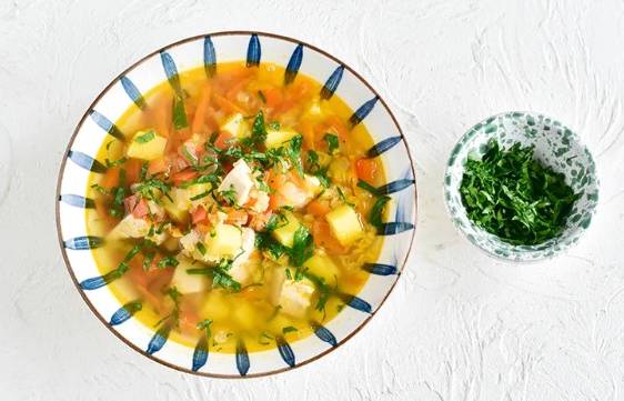 Суп с чечевицей, курицей и картошкой