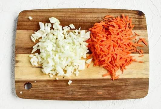 Суп с чечевицей, курицей и картошкой