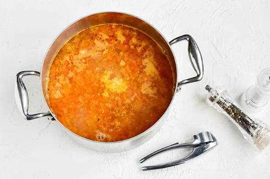 Суп с чечевицей, курицей и картошкой