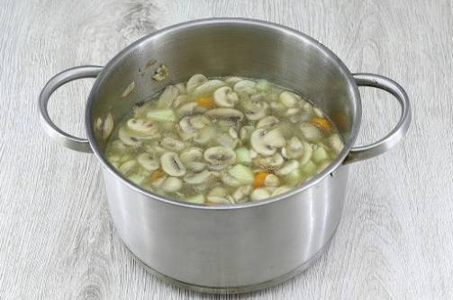 Грибной суп из шампиньонов с сыром и сливками