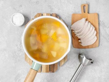 Суп из тыквы с курицей и картофелем