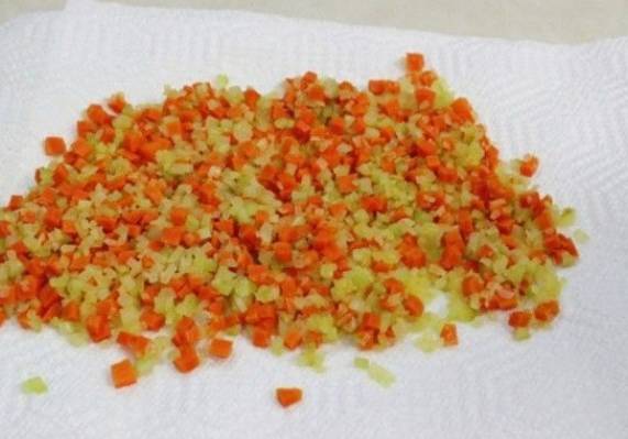 Суп из курицы с лапшой, картошкой, морковью и луком