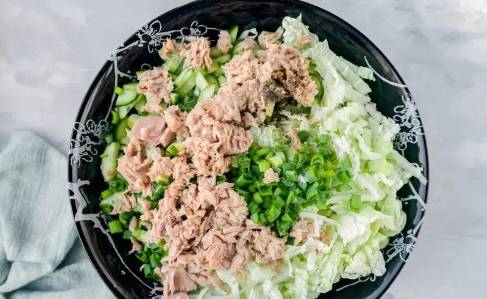 ПП салат с тунцом и пекинской капустой